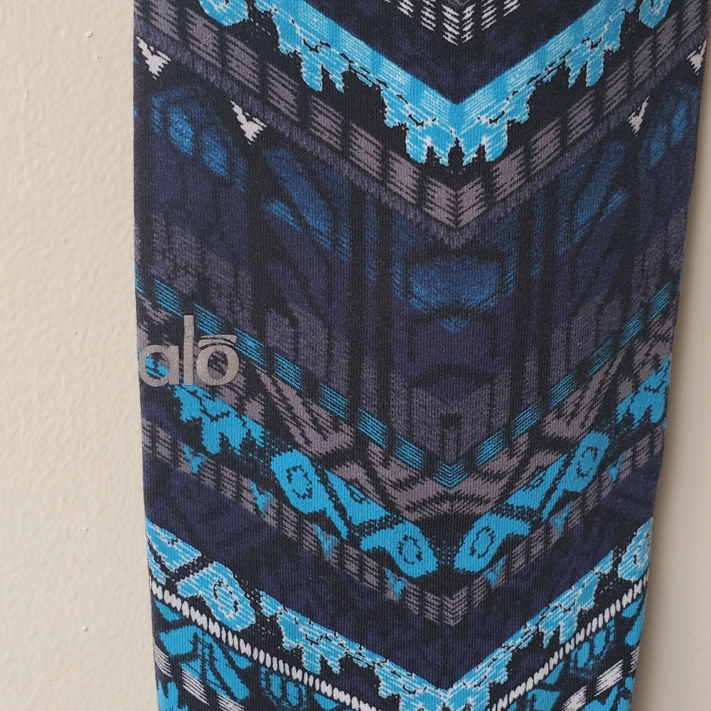 Alo Mid Rise Leggings - Picture 9 of 11